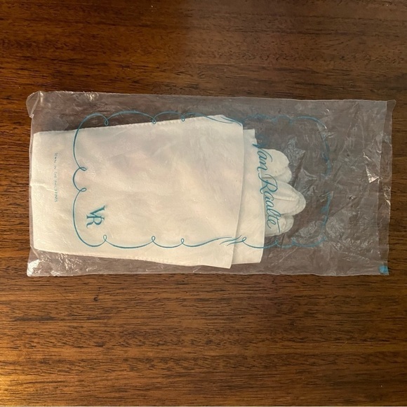 Vintage 1960s Van Raalte White Wedding Dress Gloves – NWT in Package - Picture 3 of 8